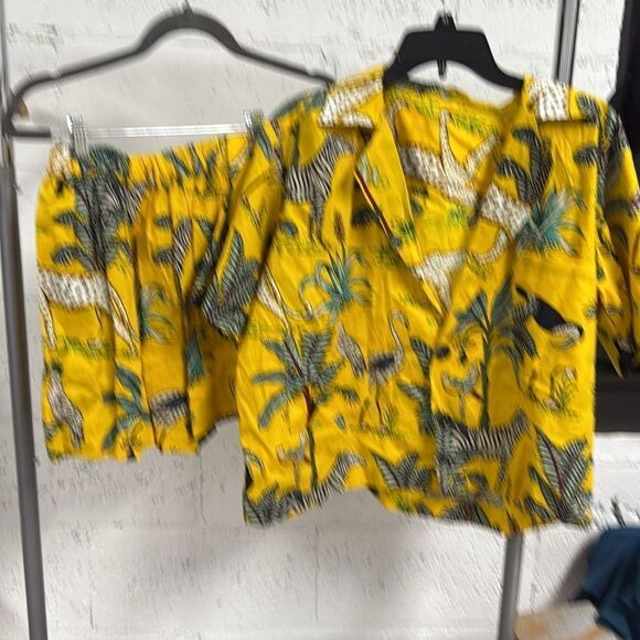 Yellow Tropical Print Button Down Shirt Shorts Set NEW Zebra Print Size Small - Picture 2 of 4
